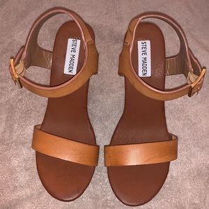 Adorable Steve Madden wedges